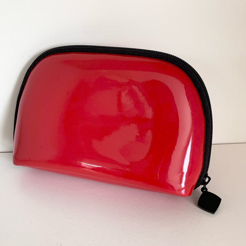 Hold Chanel Red zippy pouch - Picture 2 of 15